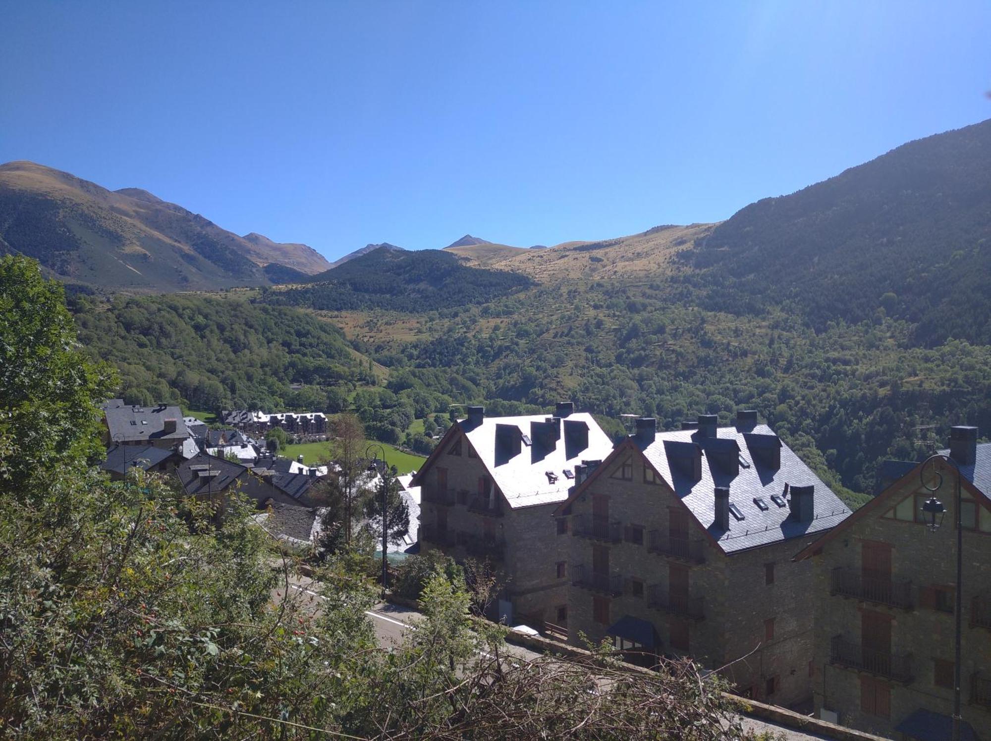 Con Terraza Y Vistas Panoramicas En Taull