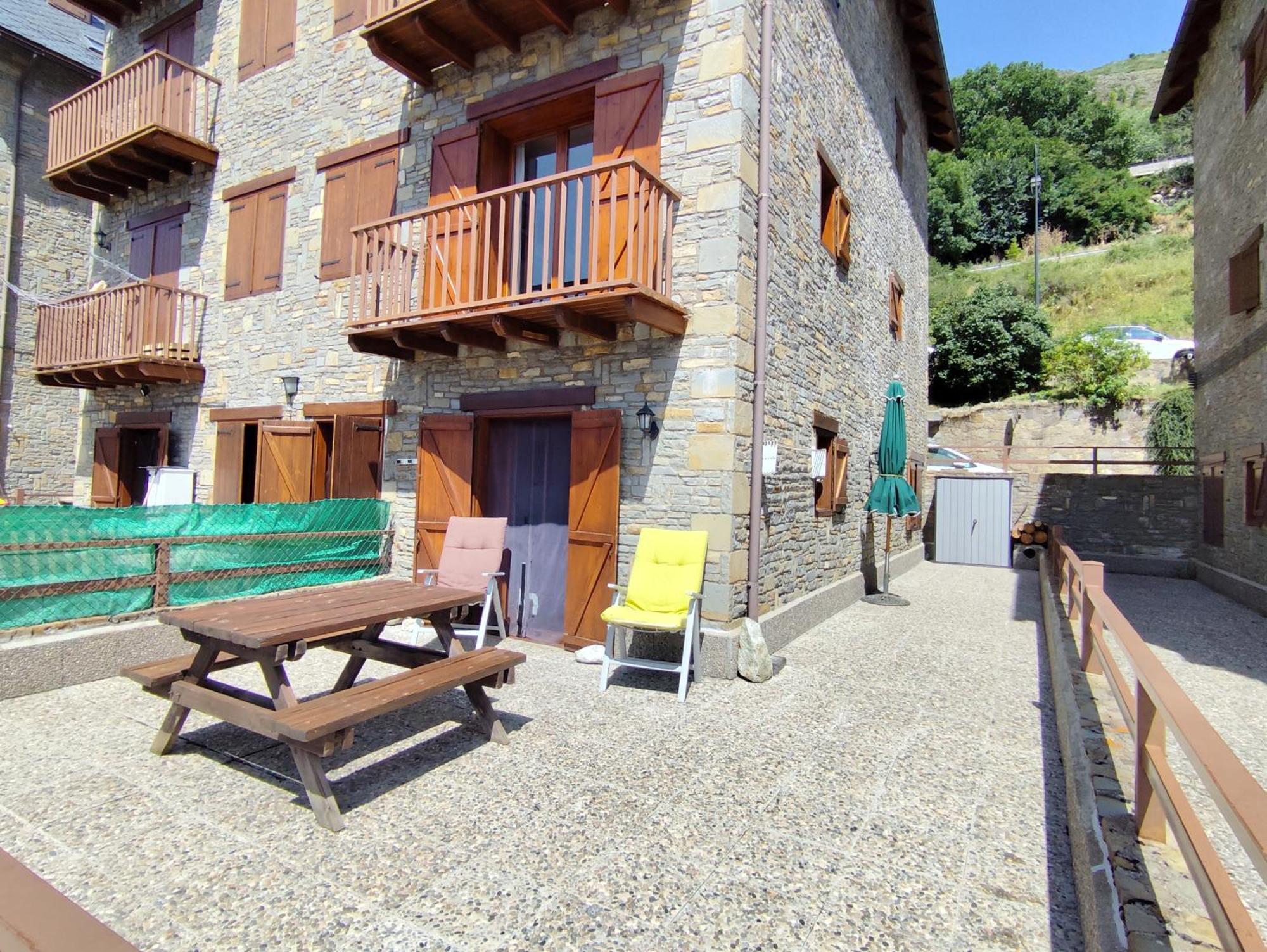 Con Terraza Y Vistas Panoramicas En Taull